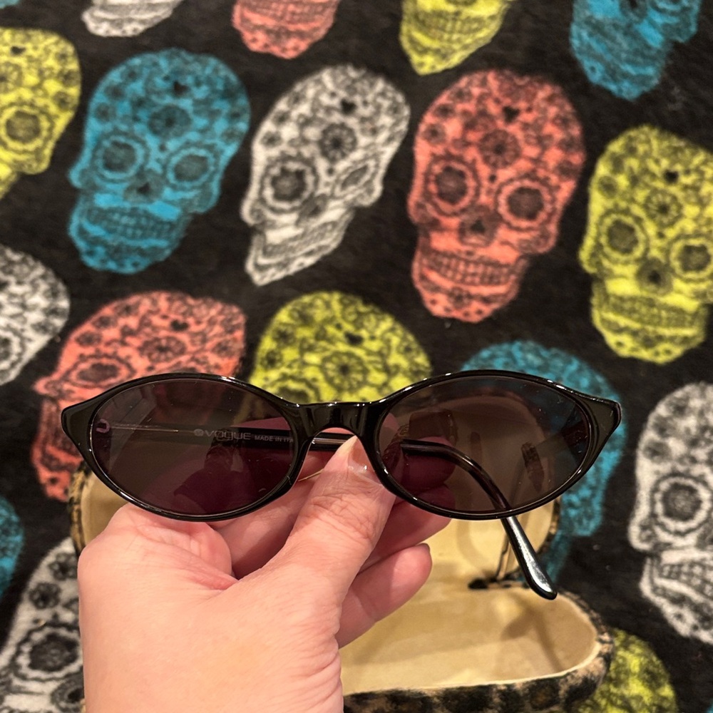 VINTAGE Vogue Black Cat-Eye Sunglasses